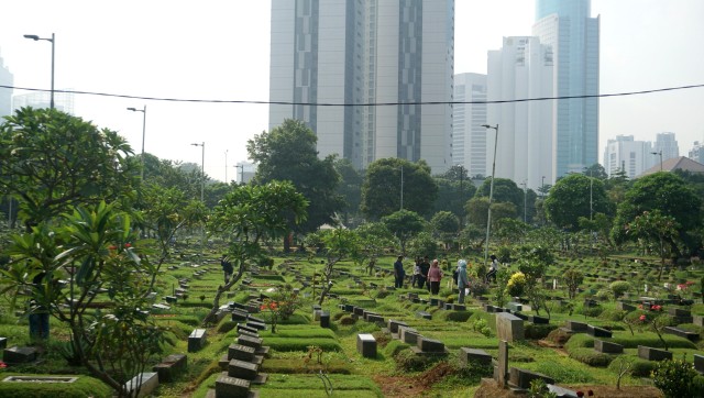 Suasana TPU Karet Bivak, Jakarta