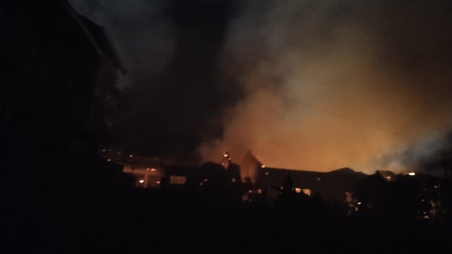 Kantor Camat Gunung Sitoli yang ludes terbakar. Foto: Dok. Istimewa