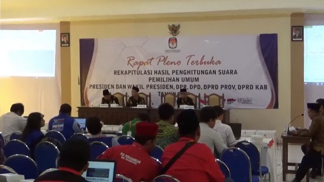 Ilustrasi: Rapat pleno terbuka, rekapitulasi hasil penghitungan suara Pemilu 2019, yang digelar di Kantor KPU Kabupaten Bojonegoro. Selasa (30/04/2019)