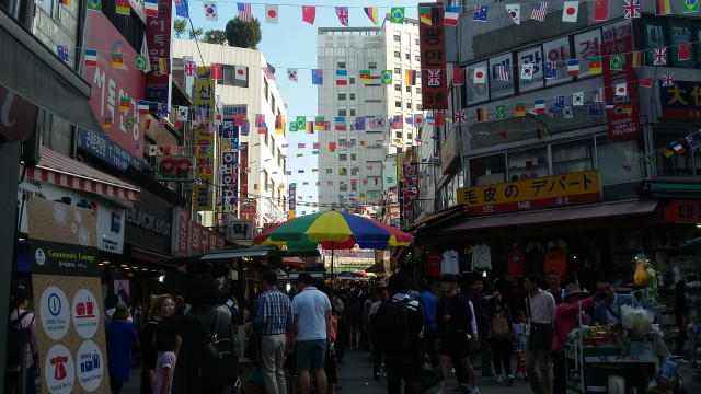 Suasana Pasar Namdaemun, Seoul, Korea. Foto: Khiththati/acehkini 