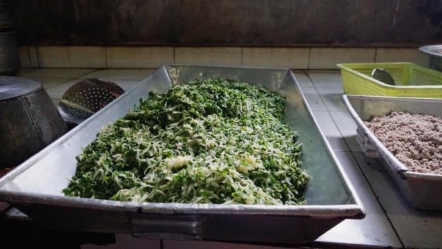 Lawar putih di Babi Guling Ibu Oka Foto: Safira Maharani/ kumparan