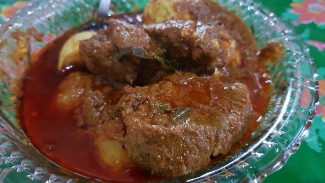 Rendang menjadi pilihan makanan yang paling banyak disajikan pada saat sahur pertama di Pontianak. Foto: Dok Hi!Pontianak  