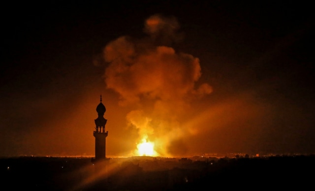 Ledakan serangan udara oleh Israel di Rafah di Jalur Gaza selatan, Palestina. Foto: AFP/SAID KHATIB