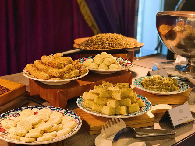 Aneka kue khas Turki.