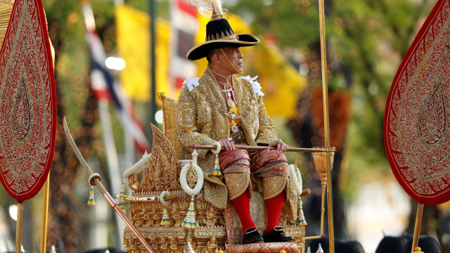 Raja Thailand Maha Vajiralongkorn yang baru dinobatkan di Bangkok, Thailand. Foto: REUTERS / Soe Zeya Tun
