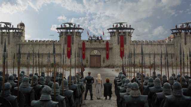 Daenerys, ditemani Tyrion Lannister, bertemu Cercei sebelum perang. Foto: HBO