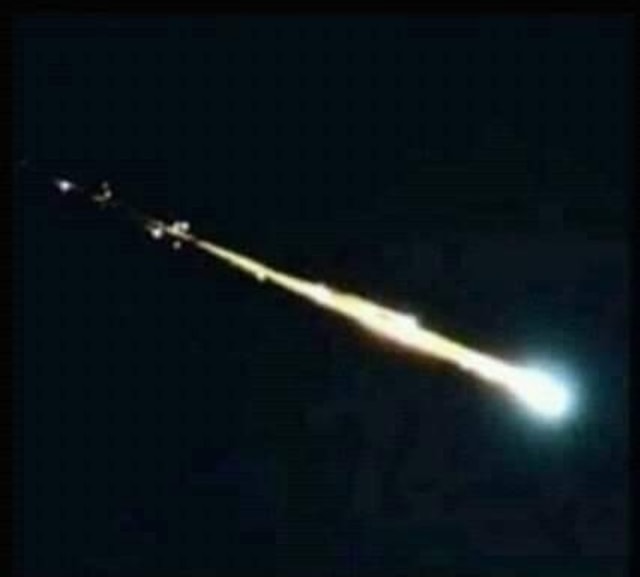 Meteor Sambangi Bumi di Malam Ramadan Ramaikan Jagat Dunia Maya