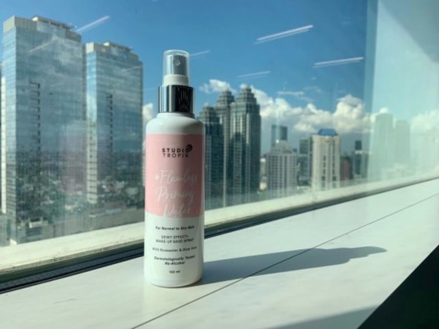 Review Jujur Aja: Studio Tropik Flawless Priming Water (383990)