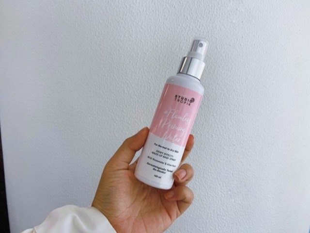 Review Jujur Aja: Studio Tropik Flawless Priming Water (383991)