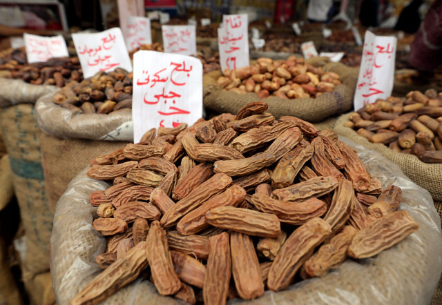 Pedagang berbagai jenis kurma di Kairo, Mesir, jelang Ramadhan Foto: Reuters/Mohamed Abd El Ghany