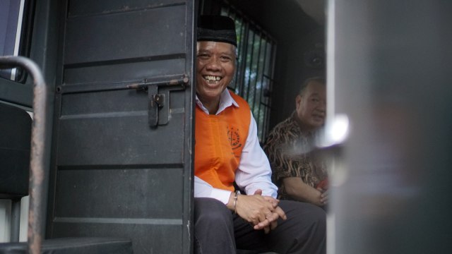 Dwi Irianto alias Mbah Putih usai menjalani sidang perdana kasus mafia bola di Pengadilan Negeri Banjarnegara, Jawa Tengah. Foto: Iqbal Firdaus/kumparan