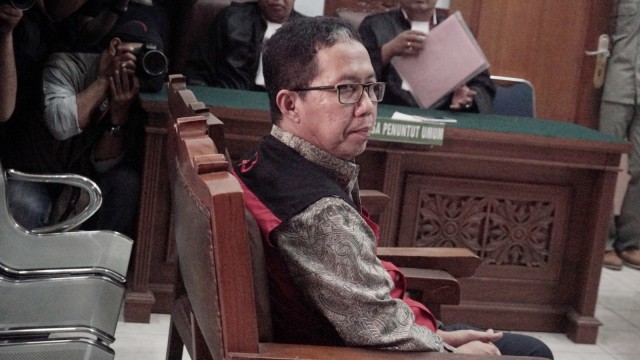 Joko Driyono saat akan menjalani sidang perdana di Pengadilan Negeri Jakarta selatan, Senin (6/5). Foto: Irfan Adi Saputra/kumparan