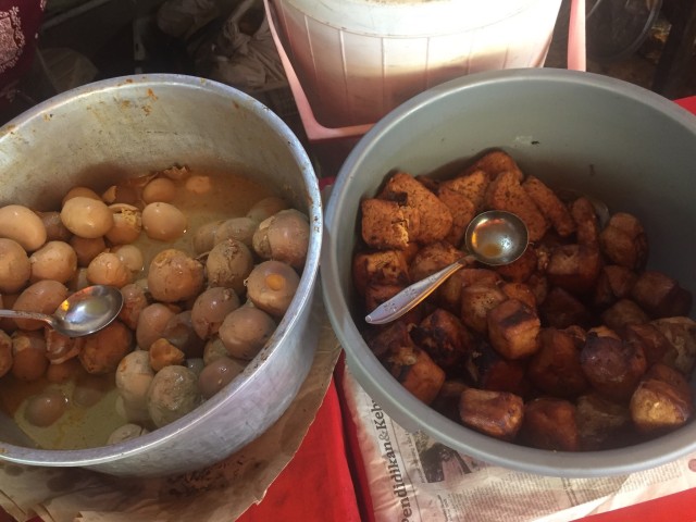 Pedas Menggoda, Gudeg Bu Tinah di Sudut Stasiun Gondangdia (54010)