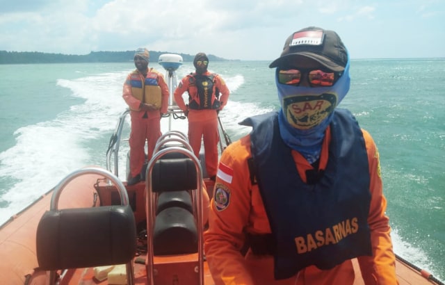 Proses pencarian warga yang hilang terseret arus laut di Sarmi. (Foto dok SAR Jayapura)