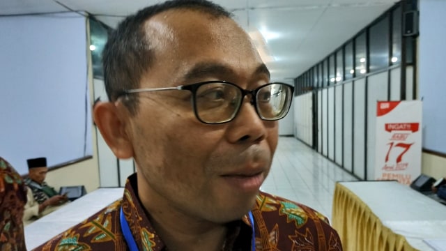 Komisioner KPU Jateng Paulus Widiyantoro. Foto: Afiati Tsalitsati/kumparan