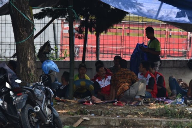 Dipekerjakan 12 Jam Sehari, Buruh Pabrik Air Kemasan Ini Mogok Kerja