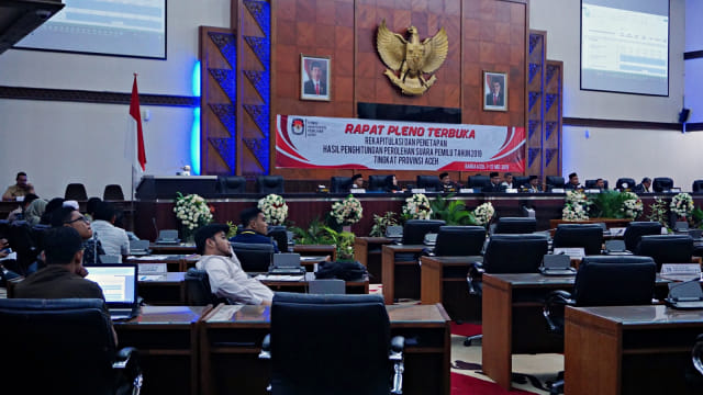 Suasana Rapat Pleno terbuka hasil Pemilu 2019 di gedung Dewan Perwakilan Rakyat Aceh (DPRA). Foto: Zuhri Noviandi/kumparan