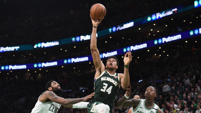 Giannis Antetokounmpo pimpin Milwaukee Bucks kalahkan Boston Celtics. Foto: USA Today/Reuters/Bob DeChiara