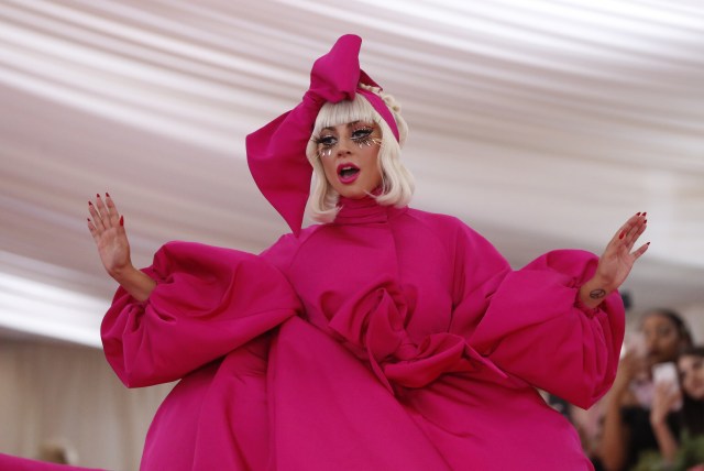 Penampilan spektakuler Lady Gaga di Met Gala 2019. Foto: Mario Anzuoni/ REUTERS