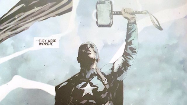 Captain America memegang palu Thor Mjolnir di komik. Sumber: Marvel