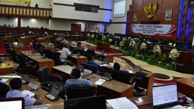 Rapat pleno rekap suara hasil Pemilu 2019 tingkat provinsi Aceh. Foto: Adi Warsidi 