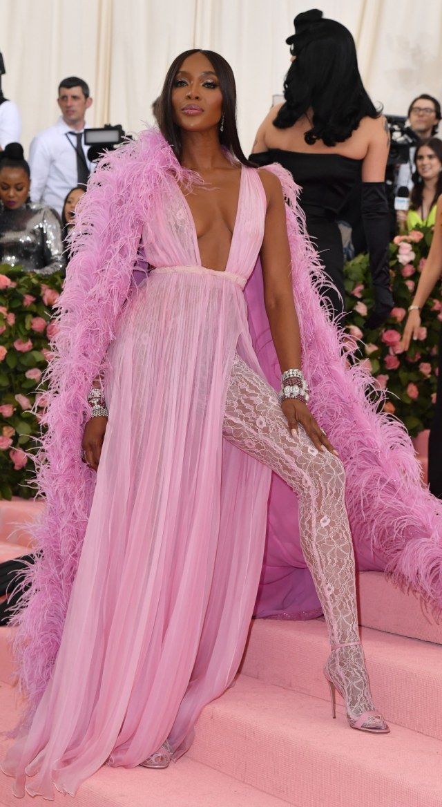 20 Busana Spektakuler yang Sukses Curi Perhatian di Met Gala 2019 (96803)