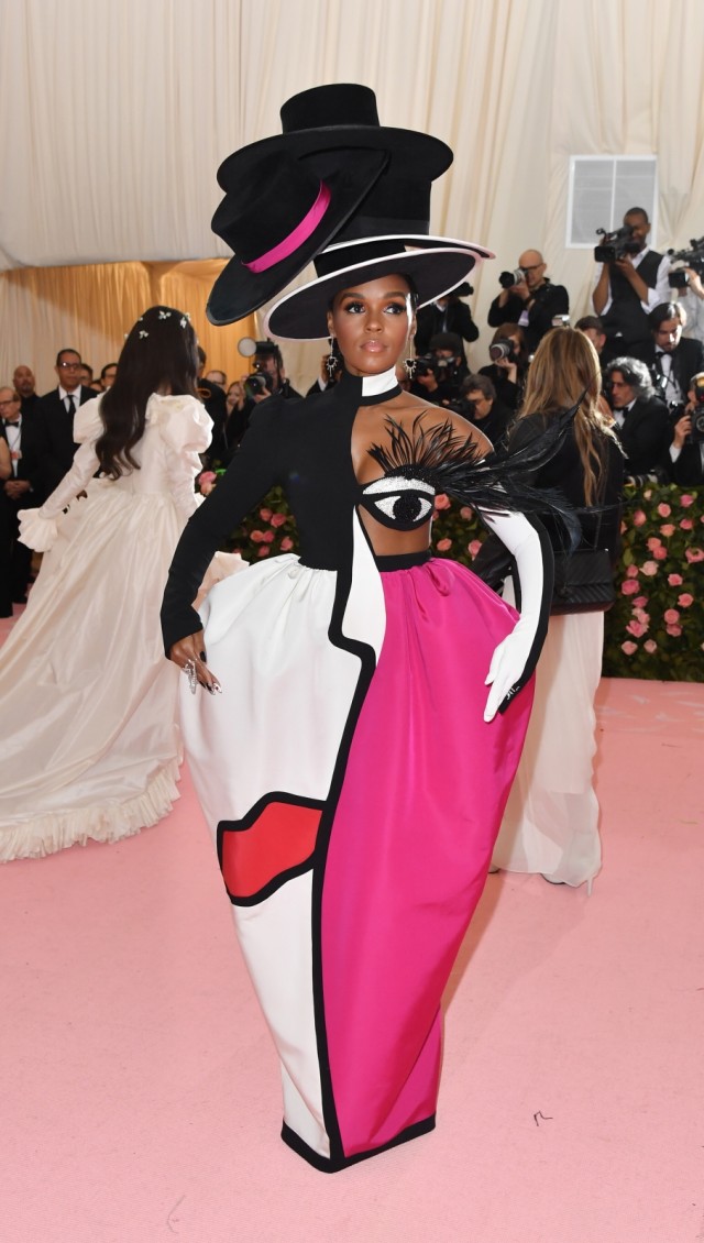 20 Busana Spektakuler yang Sukses Curi Perhatian di Met Gala 2019 (96810)