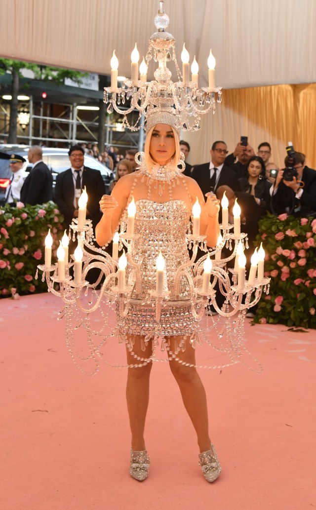 20 Busana Spektakuler yang Sukses Curi Perhatian di Met Gala 2019 (96804)