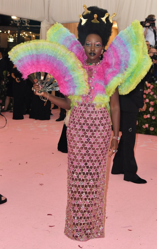 20 Busana Spektakuler yang Sukses Curi Perhatian di Met Gala 2019 (96807)