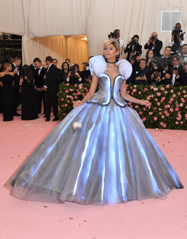 20 Busana Spektakuler yang Sukses Curi Perhatian di Met Gala 2019 (96805)