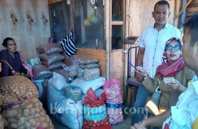  Harga  Bawang Putih Mulai Stabil di  Ponorogo  kumparan com