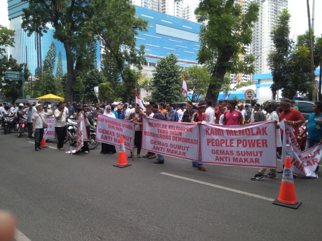 Gerakan Masyarakat (GeMas) Sumatera Utara Anti-Makar menggelar unjuk rasa di depan Hotel JW Mariot, Jalan Putri Hijau, Kota Medan, Selasa (7/5/2019). Istimewa 