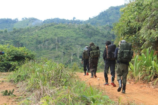 Tim patroli jerat Harimau Sumatera saat menyusuri kawasan perambah TNKS di Kabupaten Lebong Provinsi Bengkulu/Harry Siswoyo
