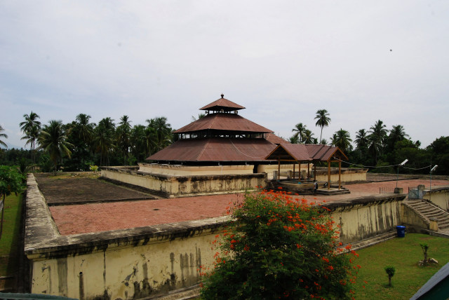 Masjid Kuno Indrapuri_Aceh1.jpg