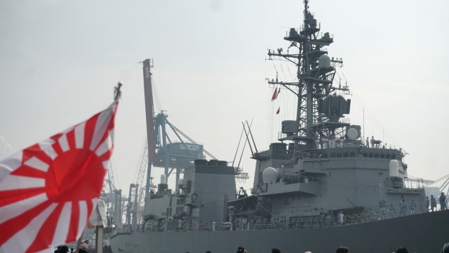 Kapal JS Samidare saat singgah di Dermaga JICT 2, Pelabuhan Tanjung Priok, Jakarta, Rabu (8/5). Foto: Nugroho Sejati/kumparan