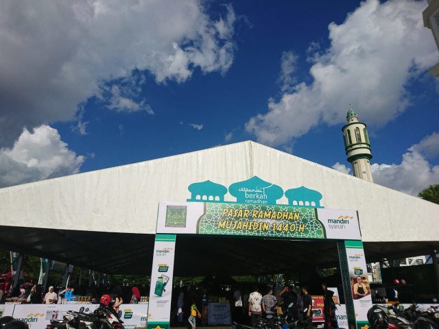 Pasar Juadah Ramadan di halaman Masjid Raya Mujahidin Pontianak. Foto: Hi!Pontianak