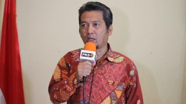 Ketua Bidang Polhukam DPP PKS, Almuzzammil Yusuf di DPP PKS, Jakarta Selatan. Foto: Faisal Rahman/kumparan