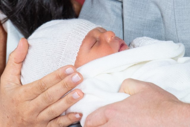 Penampilan perdana Meghan Markle dan bayinya setelah melahirkan. Foto: Dominic Lipinski / POOL / AFP