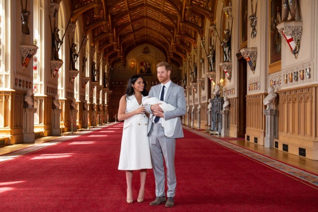 Penampilan perdana Meghan Markle dan bayinya setelah melahirkan. Foto: Dominic Lipinski / POOL / AFP