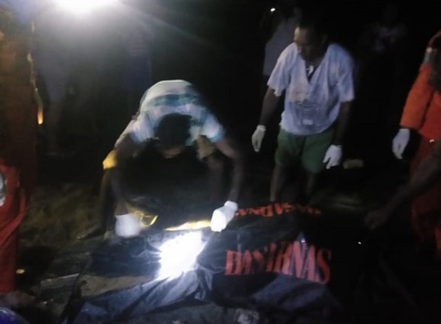 Penemuan jasad Hendrik Ambani yang hilang empat hari di Laut Sarmi. (Dok: SAR Sarmi)