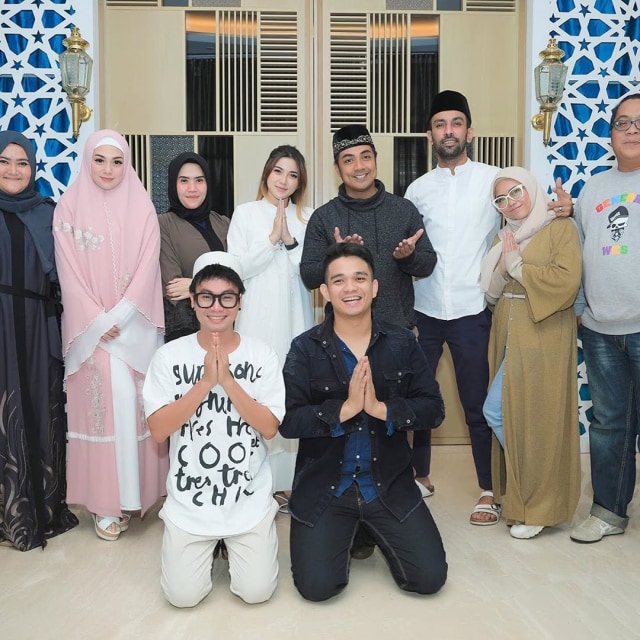 Foto: Celine Evangelista dalam Balutan Hijab Syar'i (26040)