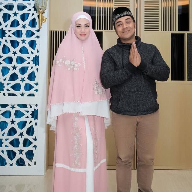 Foto: Celine Evangelista dalam Balutan Hijab Syar'i (26044)