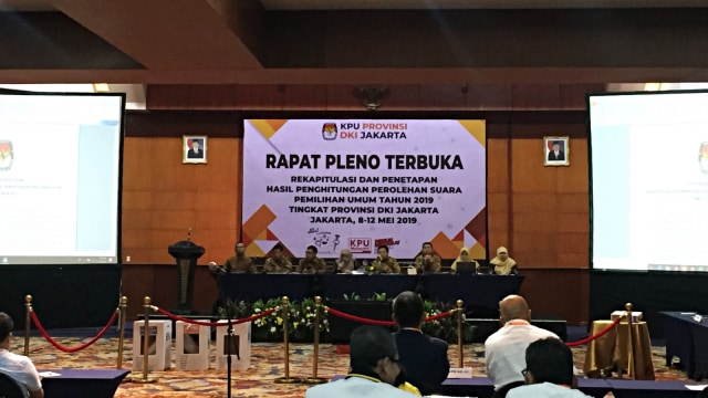Suasana Rapat Pleno Terbuka perhitungan suara tingkat Provinsi DKI Jakarta. Foto: Darin Atiandina/kumparan