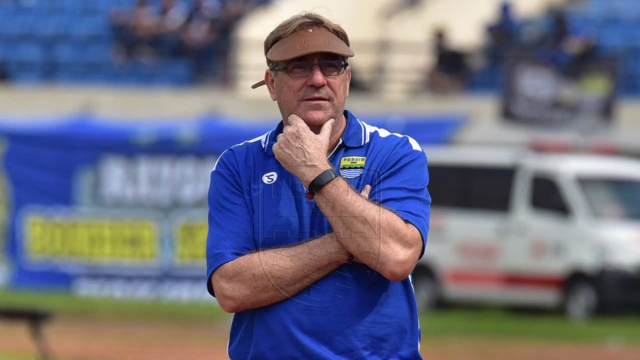 Robert Rene Alberts, pelatih Persib. Foto: Dok. Media Persib