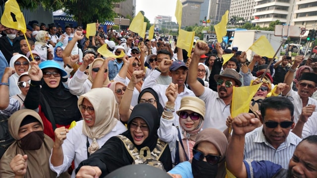 Para pendukung Prabowo-Sandi di depan Bawaslu, Jakarta, Kamis (9/5). Foto: Nugroho Sejati/kumparan
