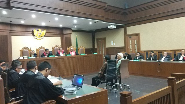Sidang tuntutan Sekjen KONI Ending Fuad Hamidy dan Bendahara KONI Johny E Awuy di Pengadilan Tipikor Jakarta. Foto: Adhim Mugni Mubaroq/kumparan