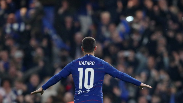 Pemain Chelsea, Eden Hazard, merayakan golnya, setelah membobol gawang Eintracht Frankfurt saat lawan adu penalti. Foto: Reuters