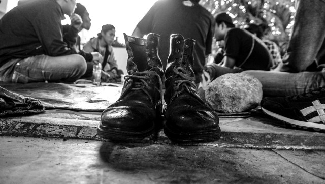 Sepatu anak punk. Foto: Helmi Afandi Abdullah/kumparan