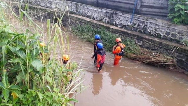 Pencarian balita hilang di Tangerang Selatan. Foto: Dok. SAR Jakarta