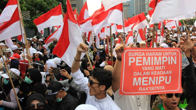 Massa aksi di depan Gedung Bawaslu, Jakarta, pada Jumat (10/5). Foto: Irfan Adi Saputra/kumparan